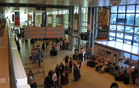 Nichts wie weg - Abflughalle Airport Krakow, Foto: Jamal 2, CC-BY-SA-4.0,3.0,2.5,2.0,1.0