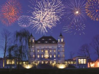 Silvester-Feuerwerk über Schloss Wojanow in Niederschlesien, Polen. Foto: Schloss Wojanow